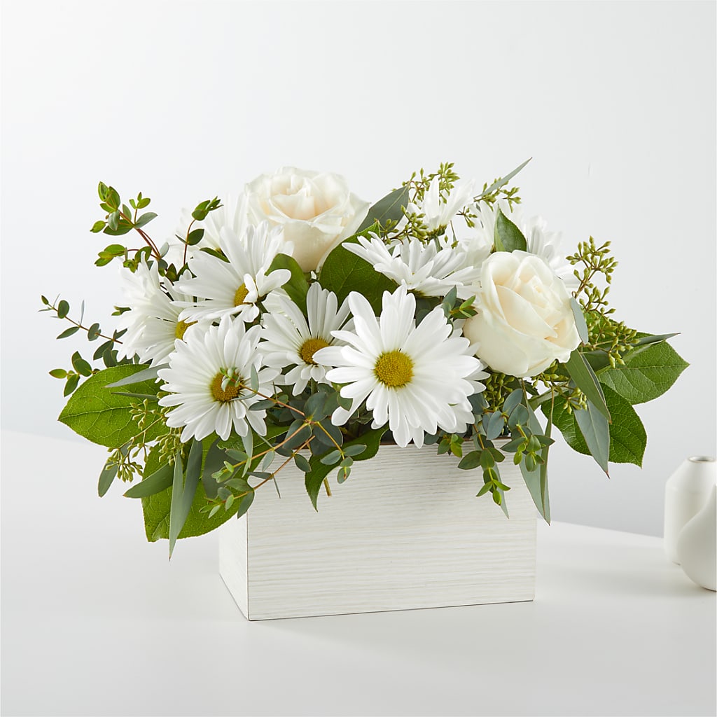 Fresh Linen Box Bouquet – Colonial Flower Shop, Madison IN